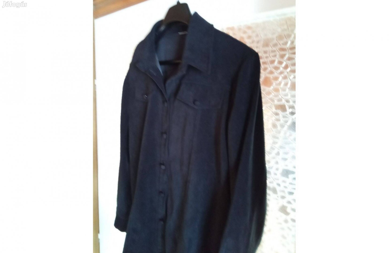 Fekete női gombos blúz, egyenes vonalú