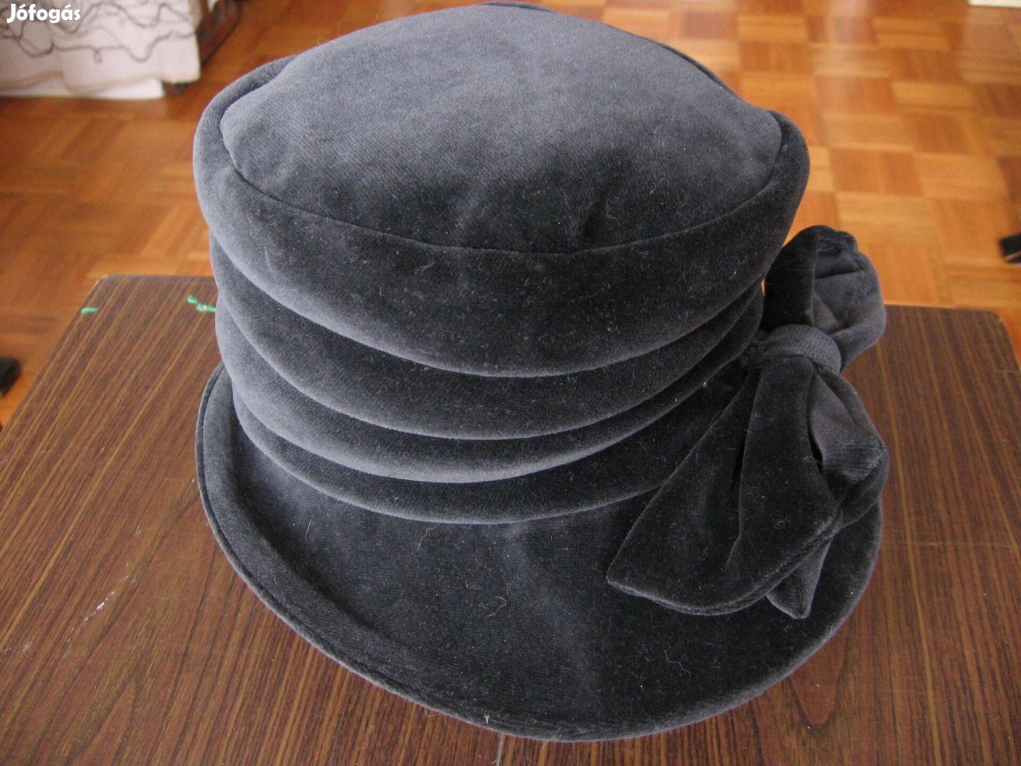 Fekete női kalap, szivacs / bársony
