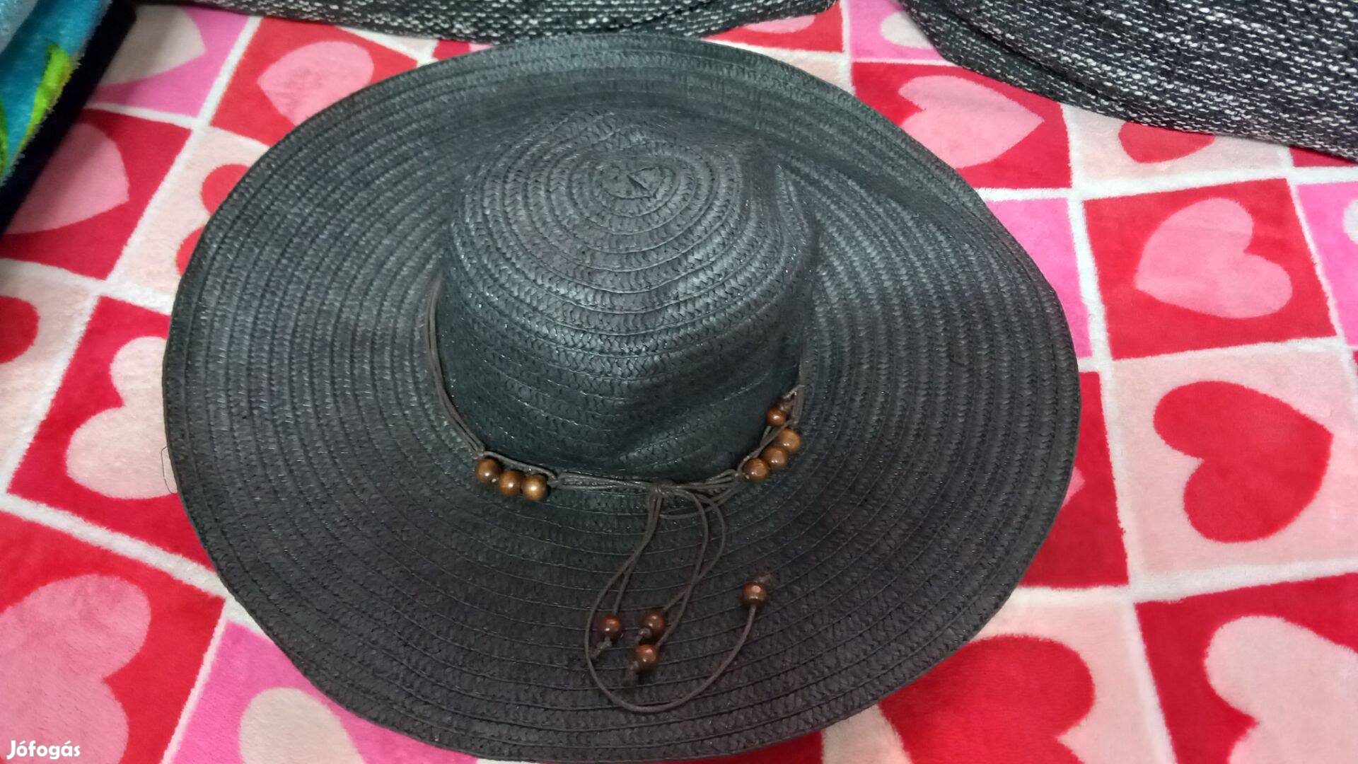 Fekete noi strand kalap