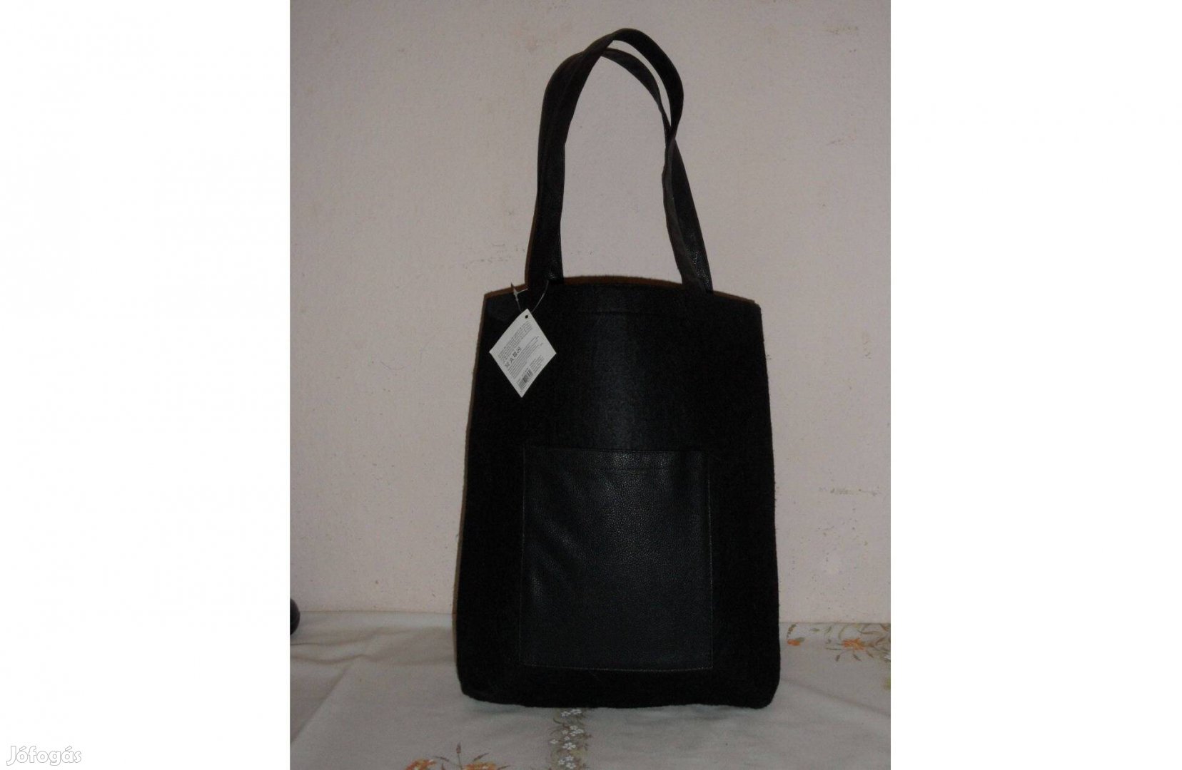 Fekete pakolós textil női táska, kézitáska