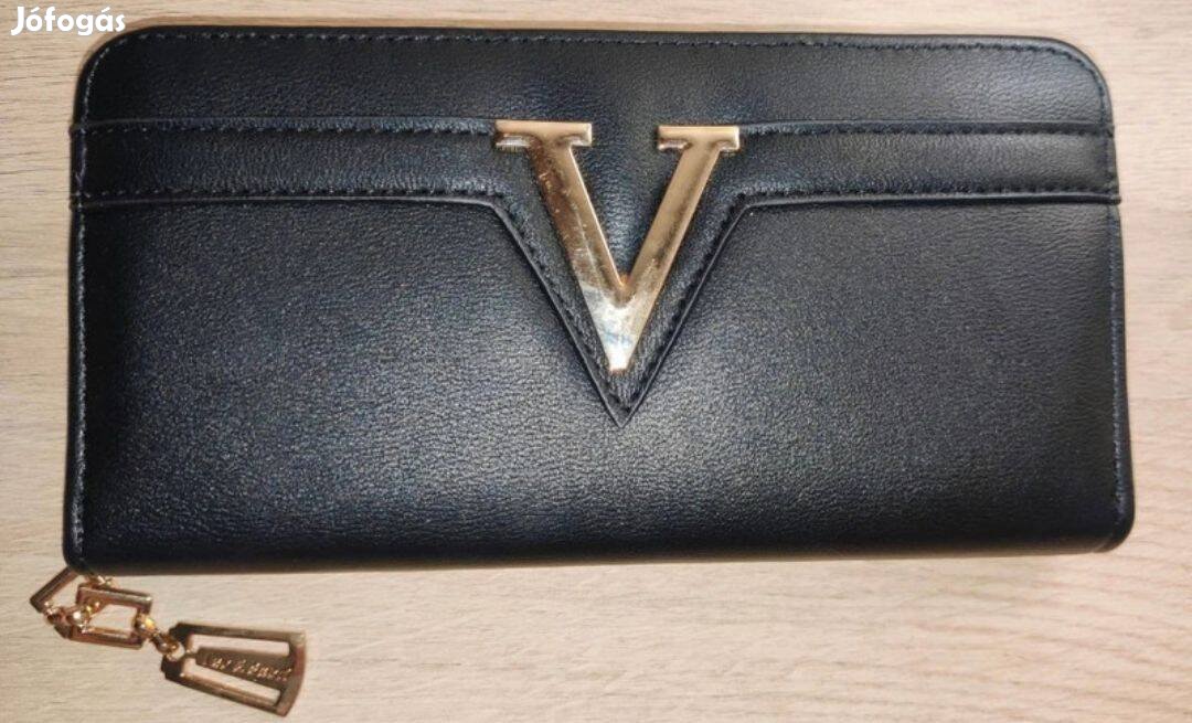 Fekete pénztárca V betűvel