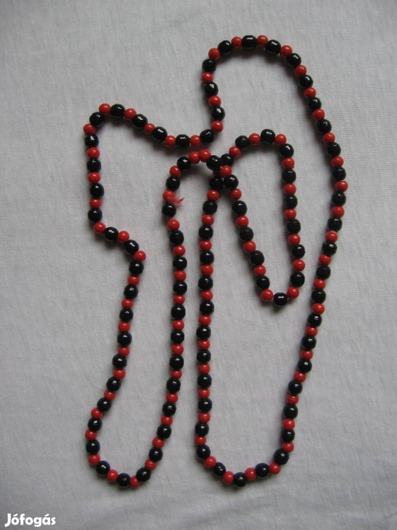 Fekete-piros műanyag nyaklánc