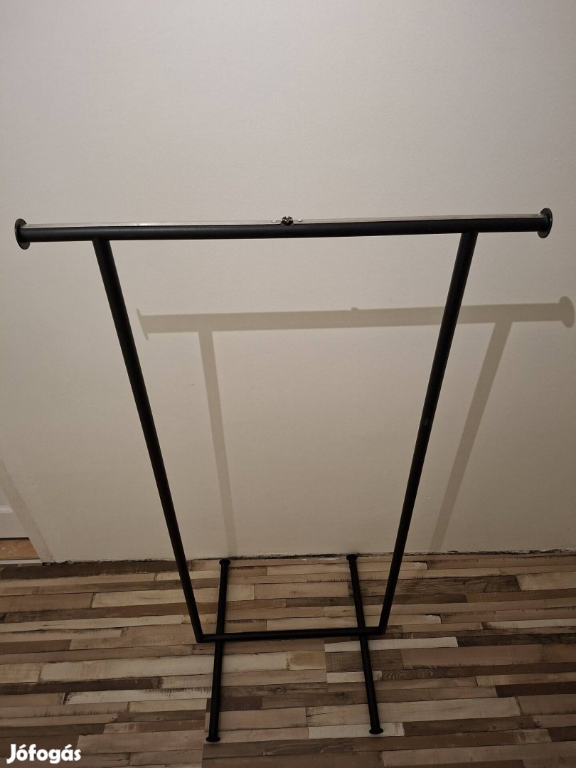 Fekete ruhaállvány