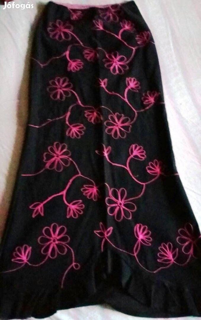 Fekete sellő szoknya, pink hímzett