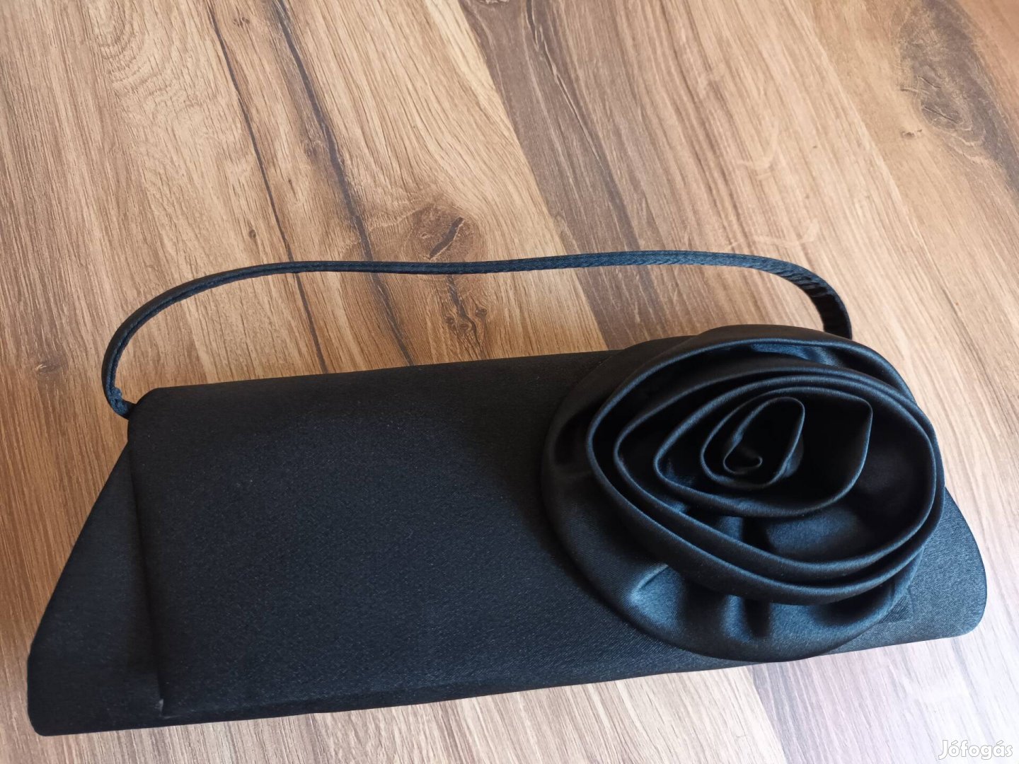 Fekete selyem kézitáska alkalmi táska rózsával