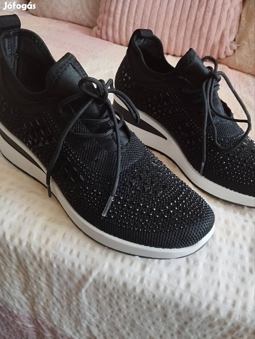 Fekete sport cipő új.