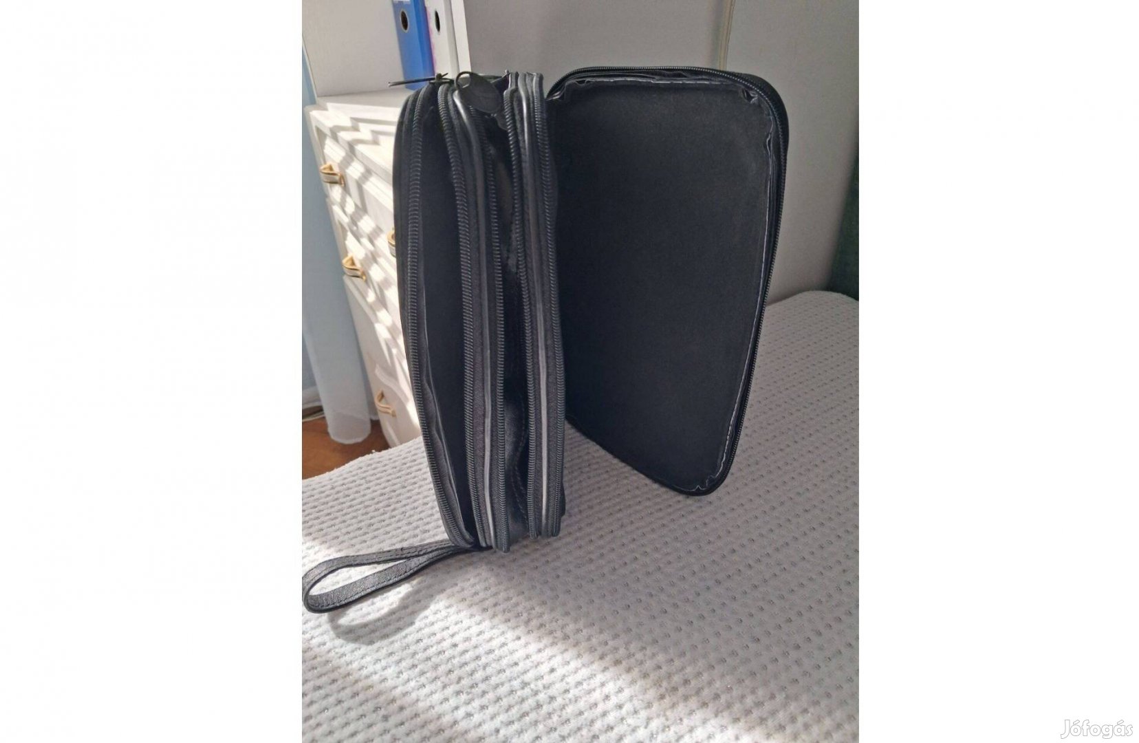 Fekete színű autóstáska eladó!