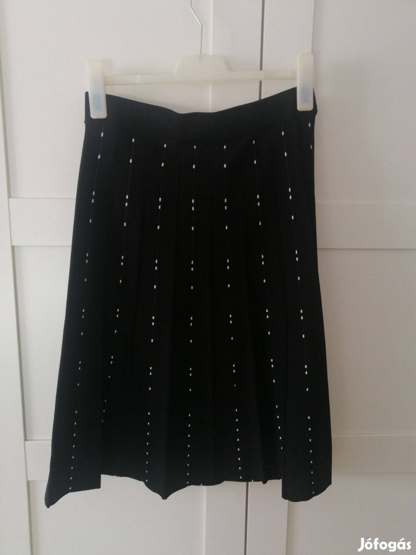 Fekete színű fehér mintás rakott szoknya H&M