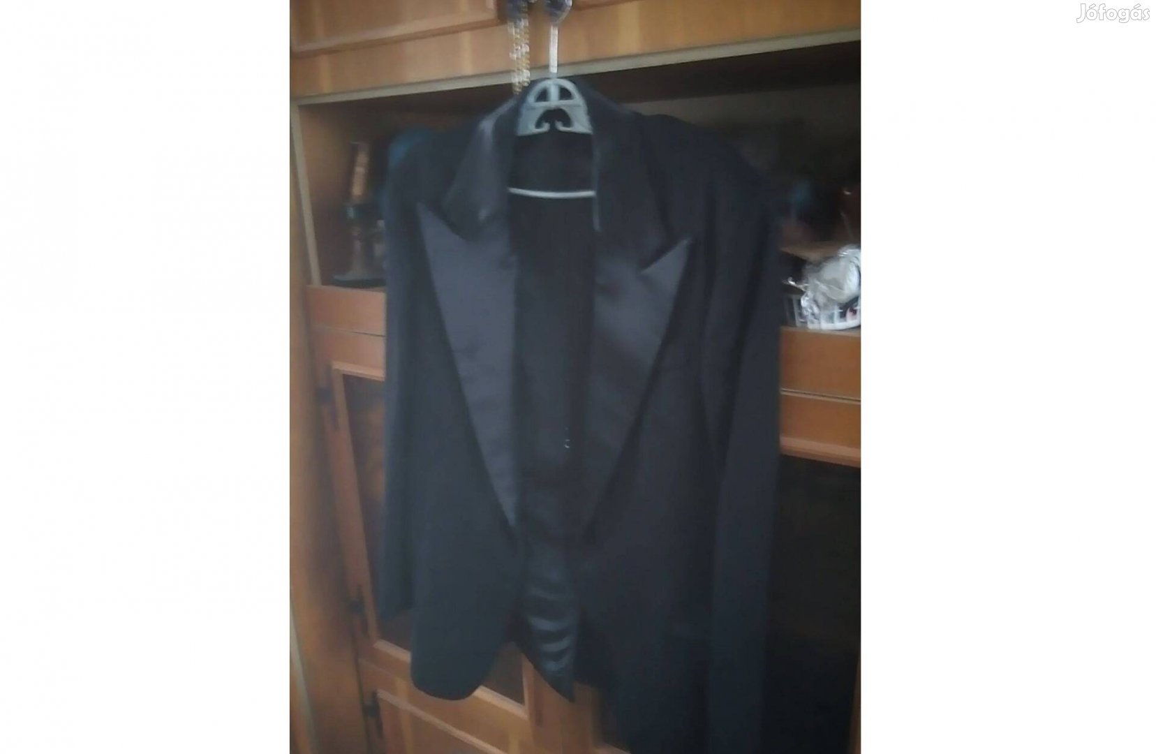 Fekete szinű férfi szmoking L-es méret