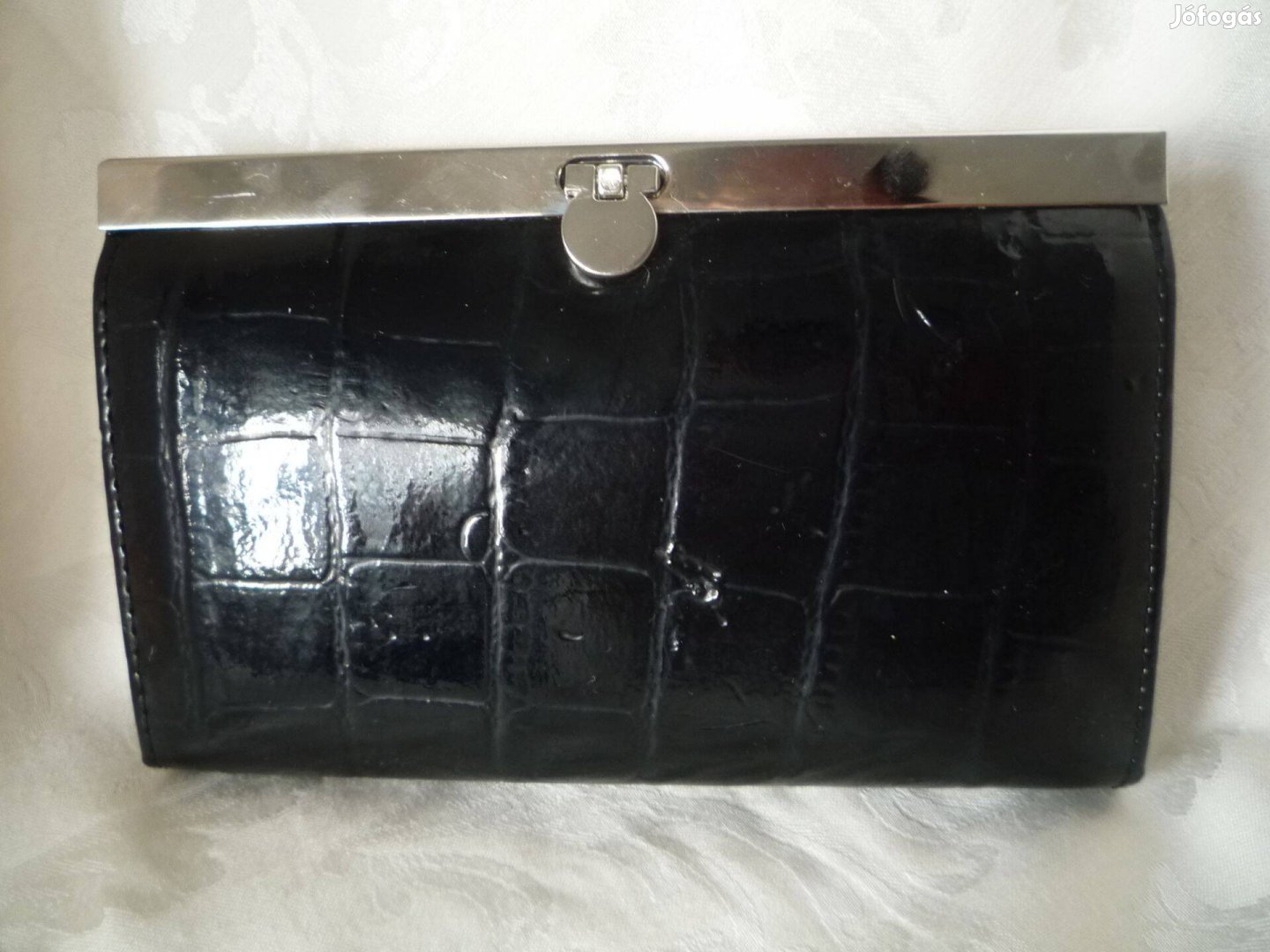 Fekete színű nagyméretű pénztárca