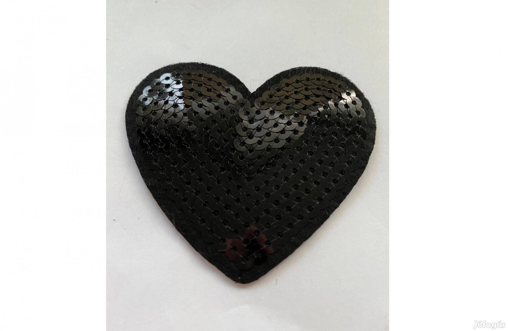 Fekete szív ruhára vasalható flitteres folt rávasaló felvarró 7x7cm