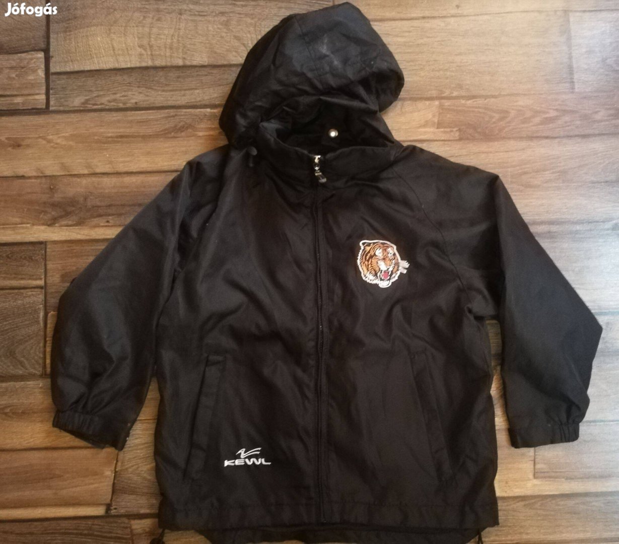 Fekete tigrisfejes széldzseki