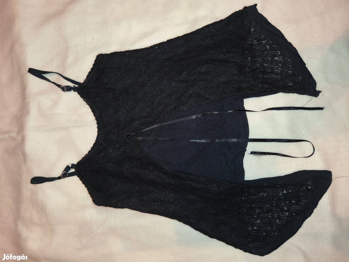 Fekete top vékony vállpánttal