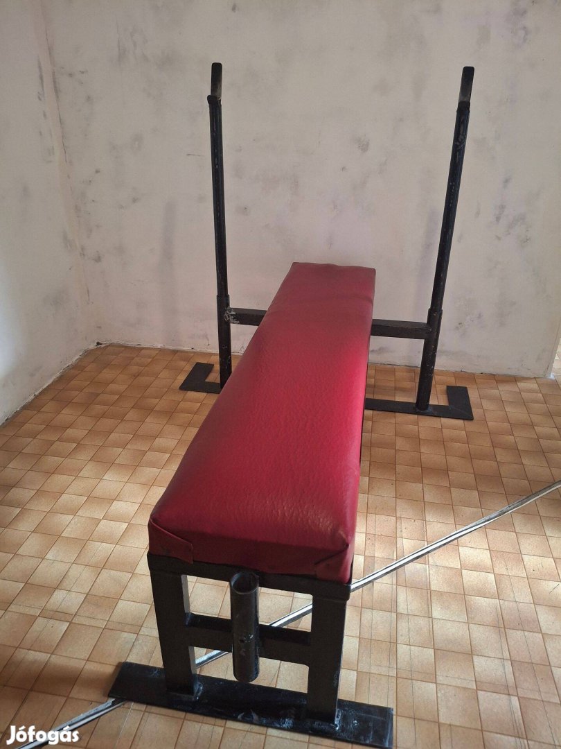 Fekvenyomó pad Scott-paddal