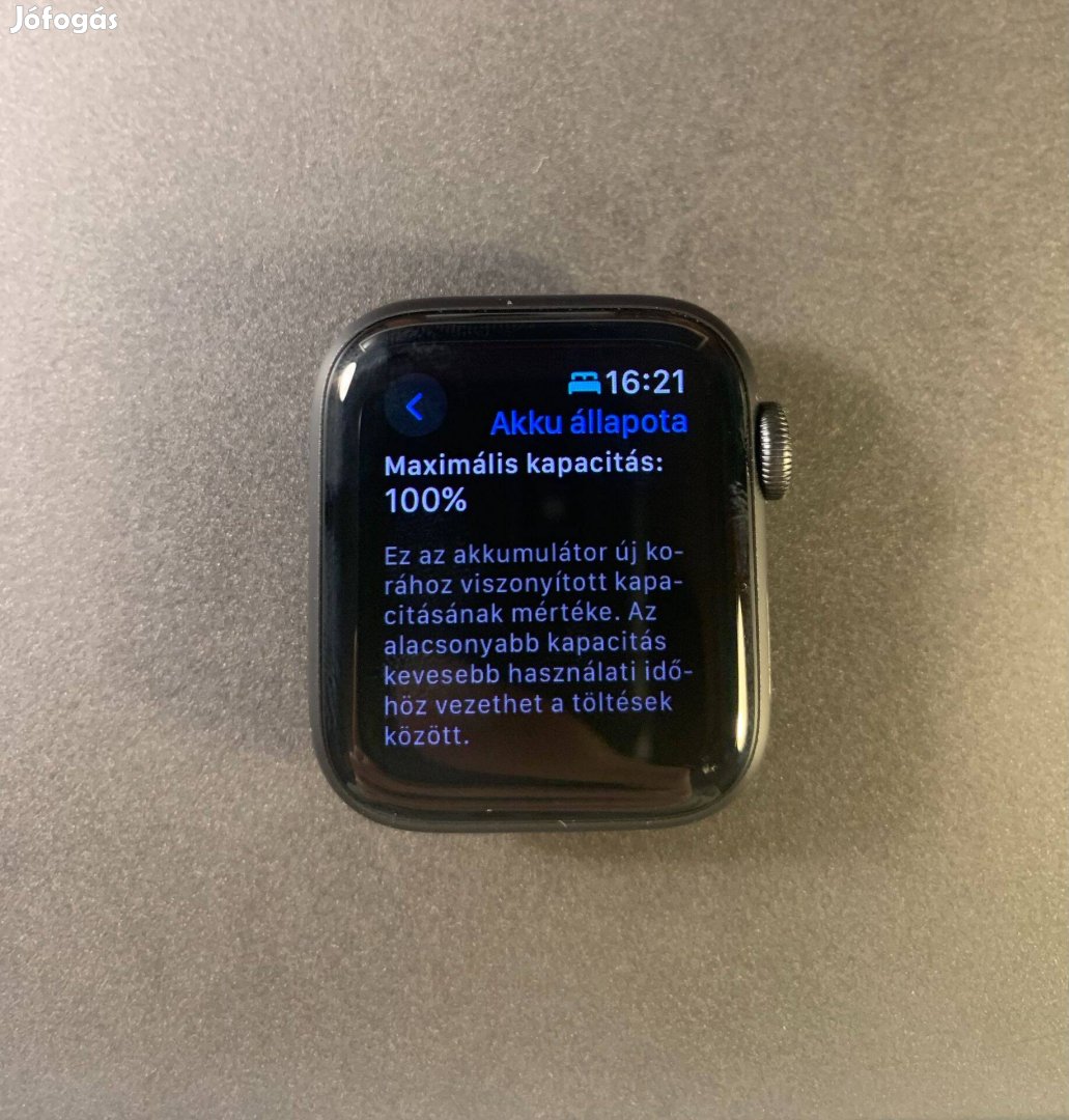 Fél éves Apple Watch SE 2.gen. Nike 40mm GPS space gray karcmentes