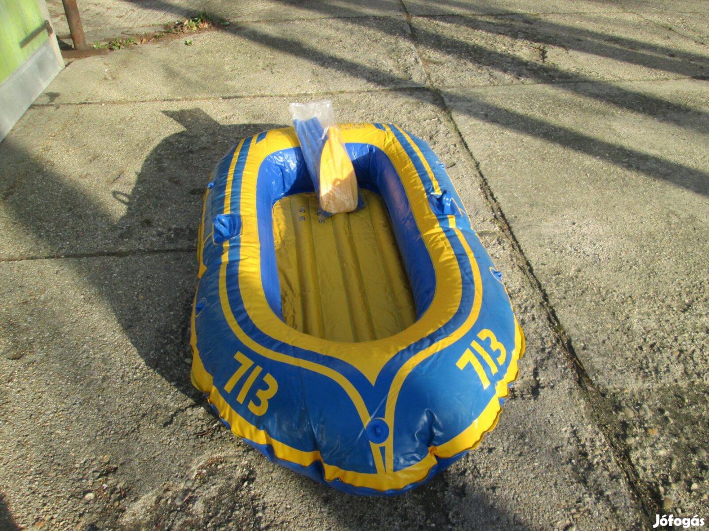 Felfújható 2 személyes csónak evezővel