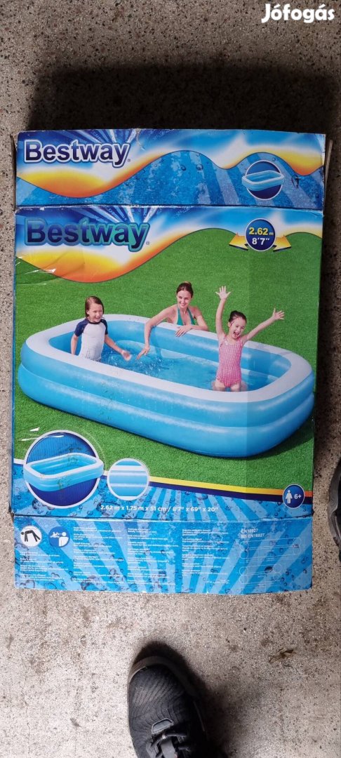 Felfújható gyerekmedence