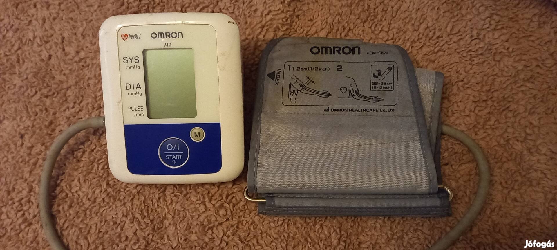 Felkaros digitális vérnyomásmérő 