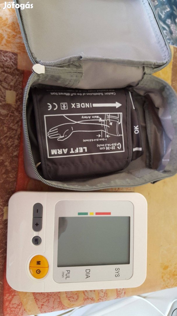 Felkaros digitális vérnyomásmérő vadonatúj