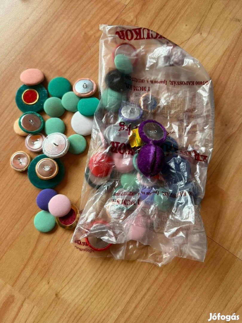 Félkész behúzott gombok hagyatékból