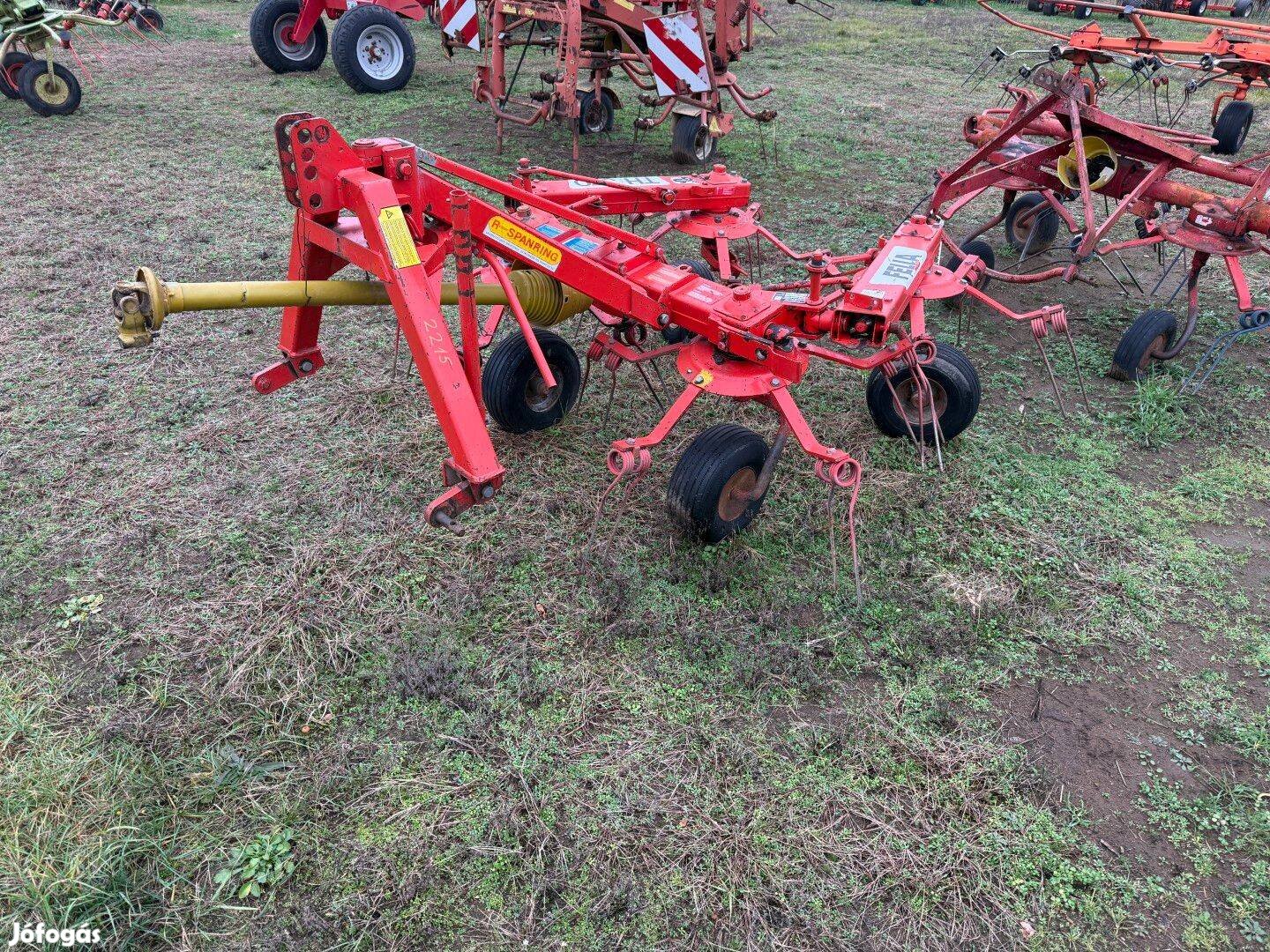 Fella TH 370 függesztett rendterítő, rendkezelő