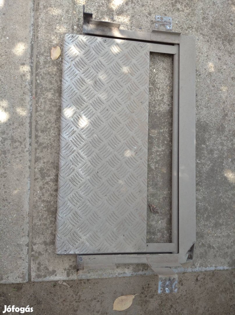 Fellépő kisbuszra serelhető nyanya lépcső