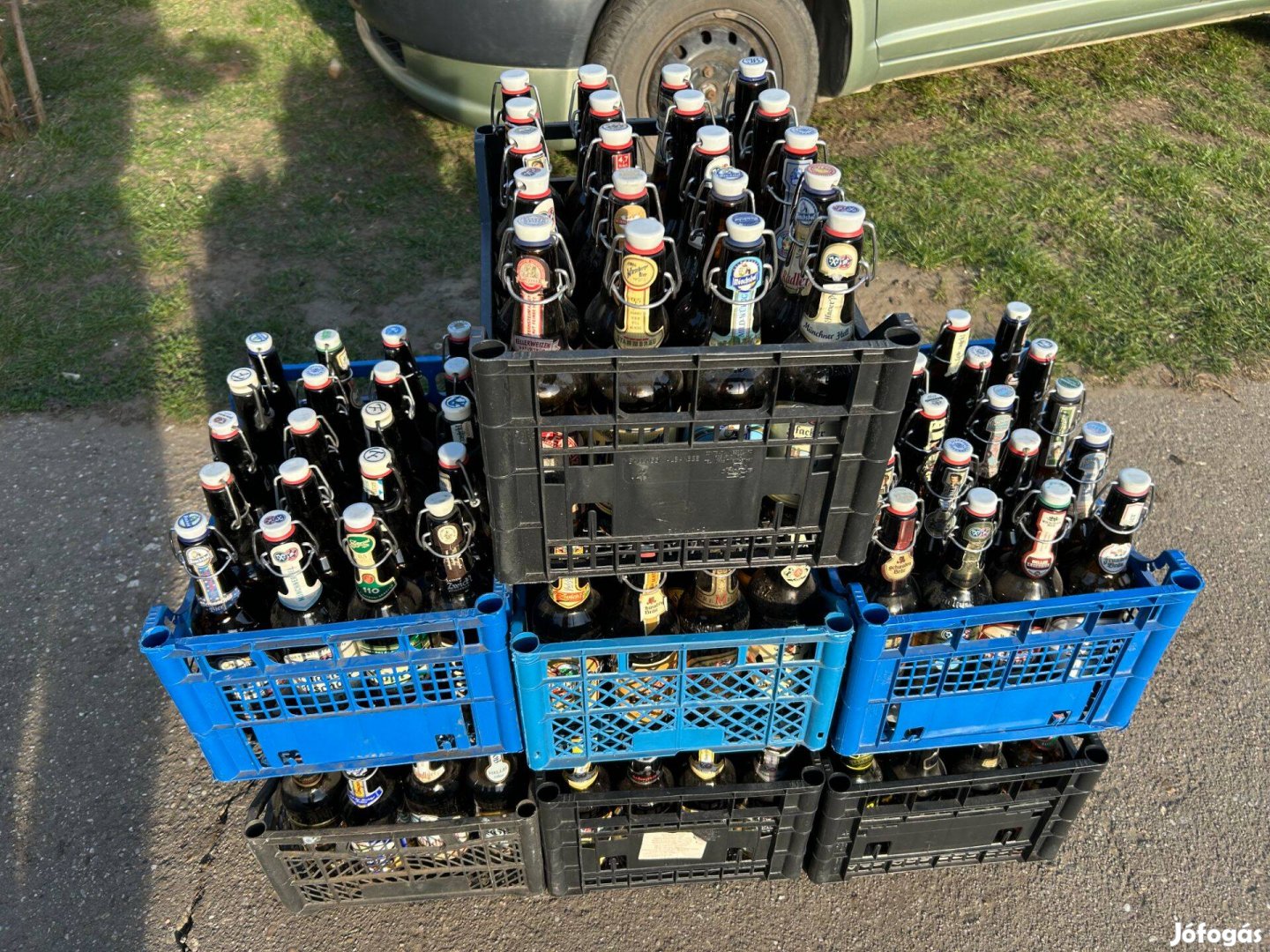 Félliteres csatos sörösüvegek