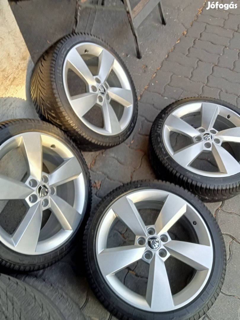 Felni Alufelni R17 gyári Skoda Passat Volkswagen 5x112 téli gumi 