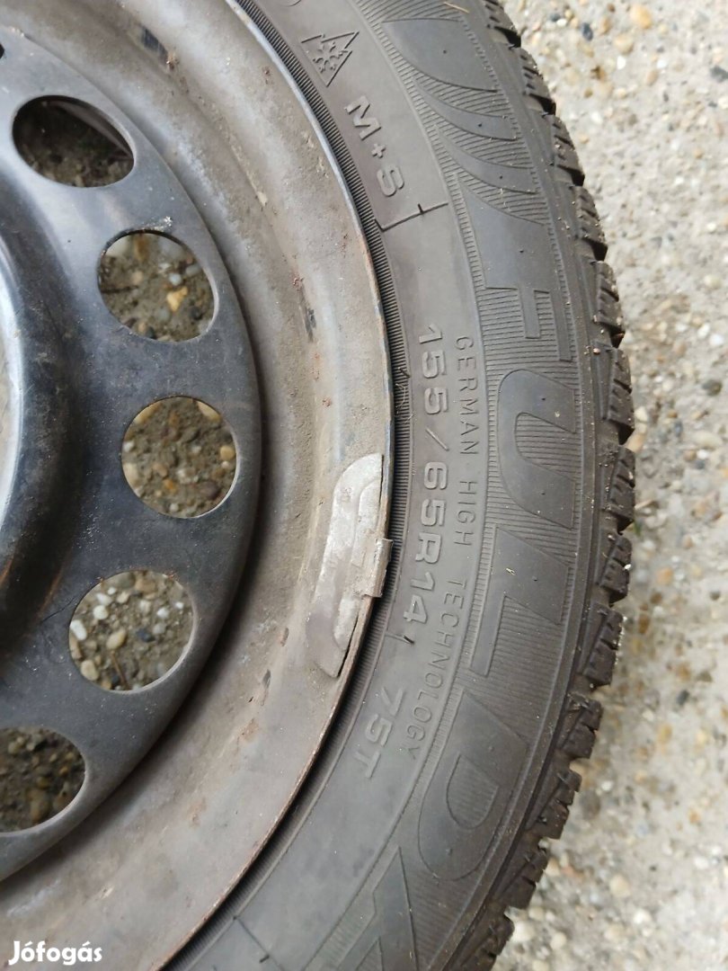 Felnire szerelt téli gumi 4db Opel dísztárcsával