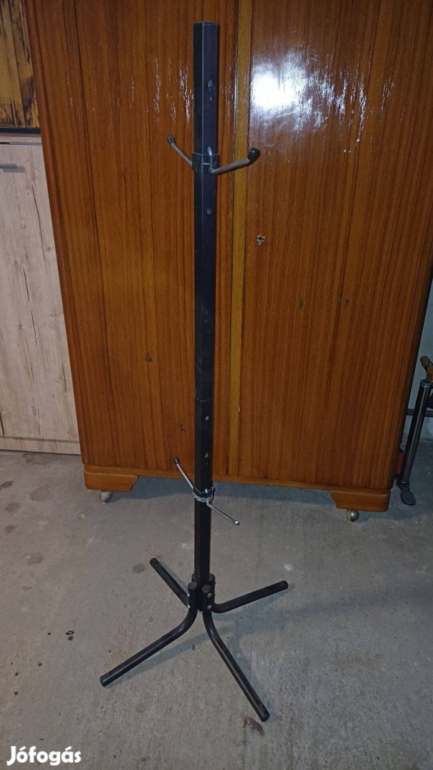 Felnis gumitároló eladó