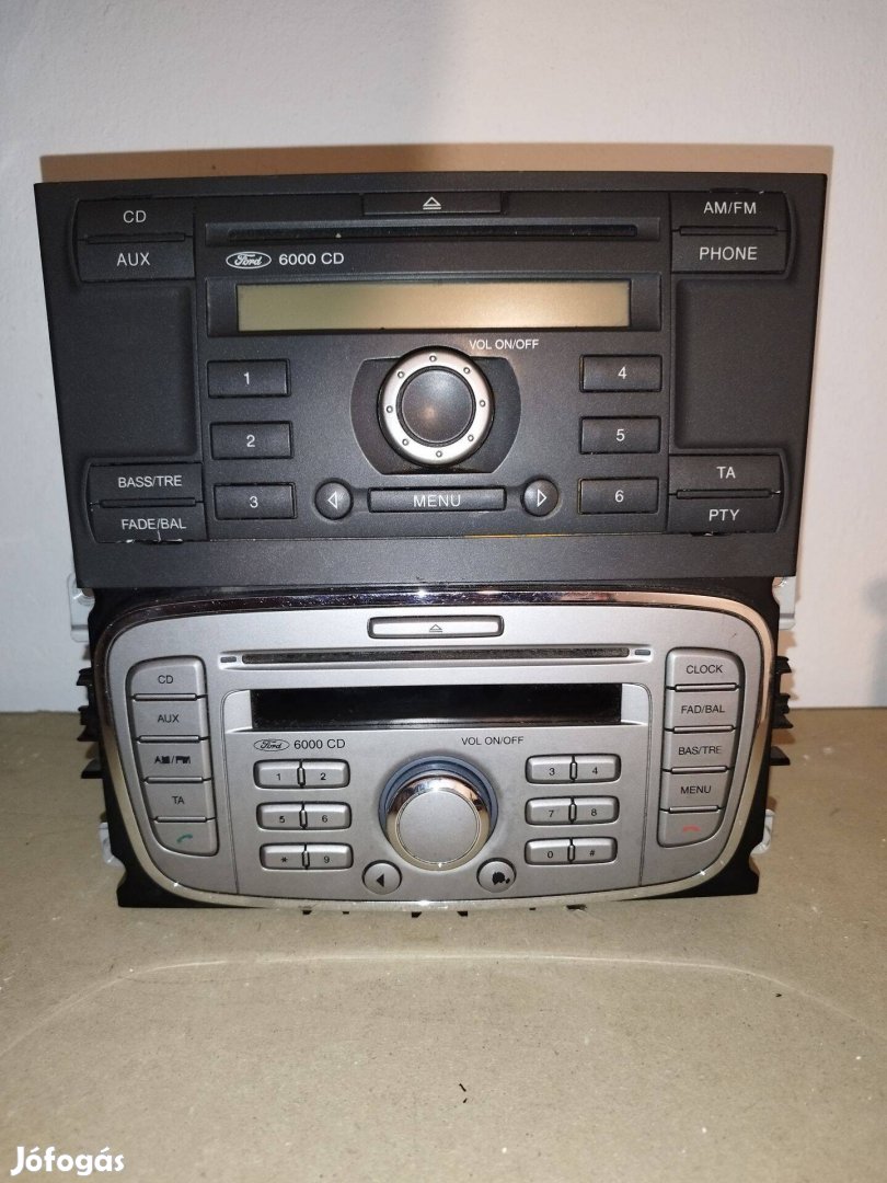 Felső: Ford 6000 CD autórádió