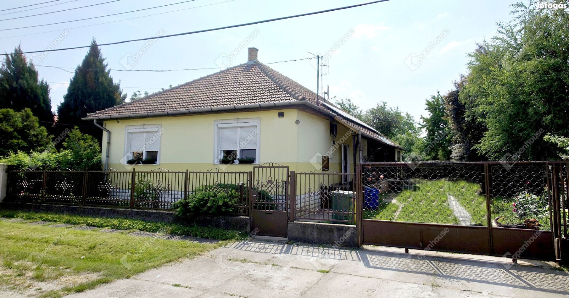 Felsőzsolcán 4 szobás jó állapotú családi ház napelemmel, garázzsal