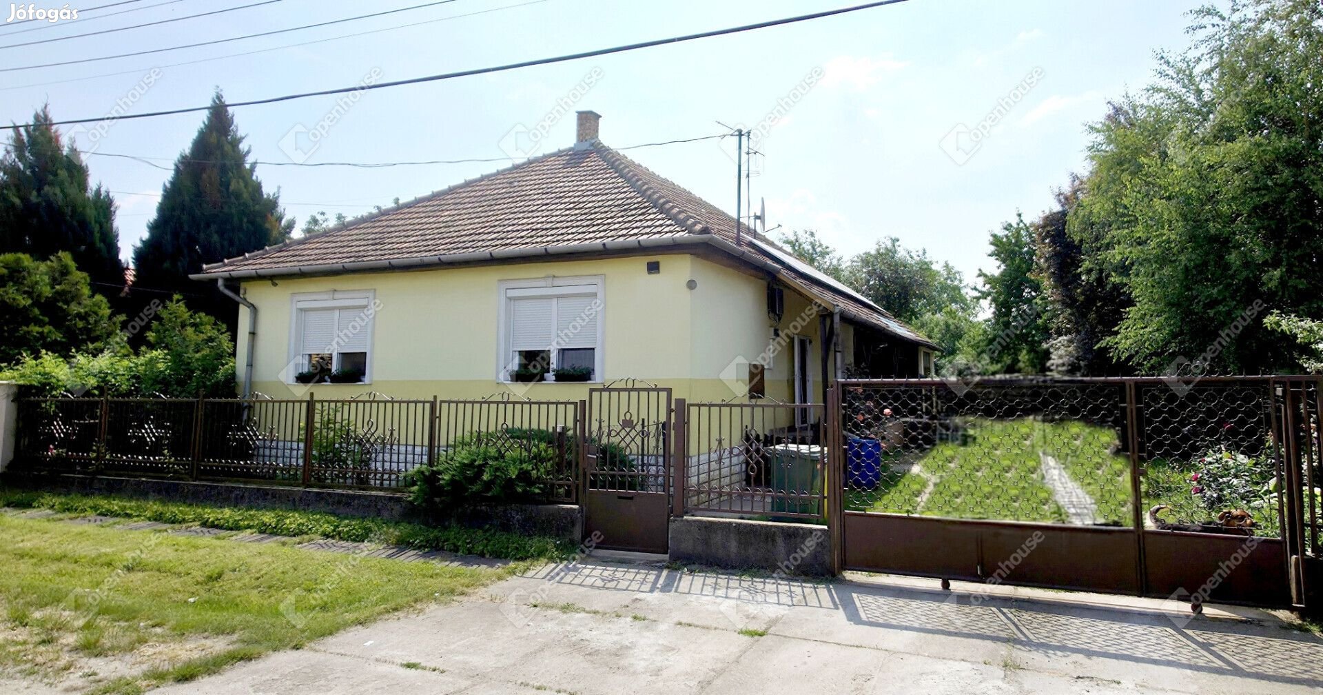 Felsőzsolcán 4 szobás jó állapotú családi ház napelemmel, garázzsal