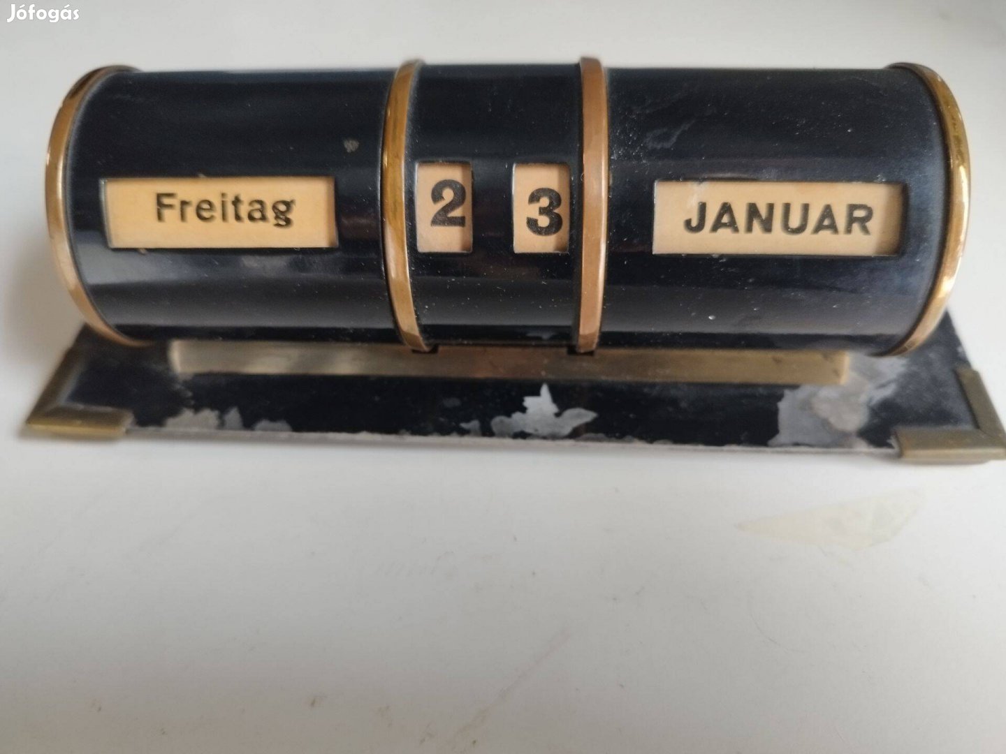 Feltekerhető számjegyes asztali naptár