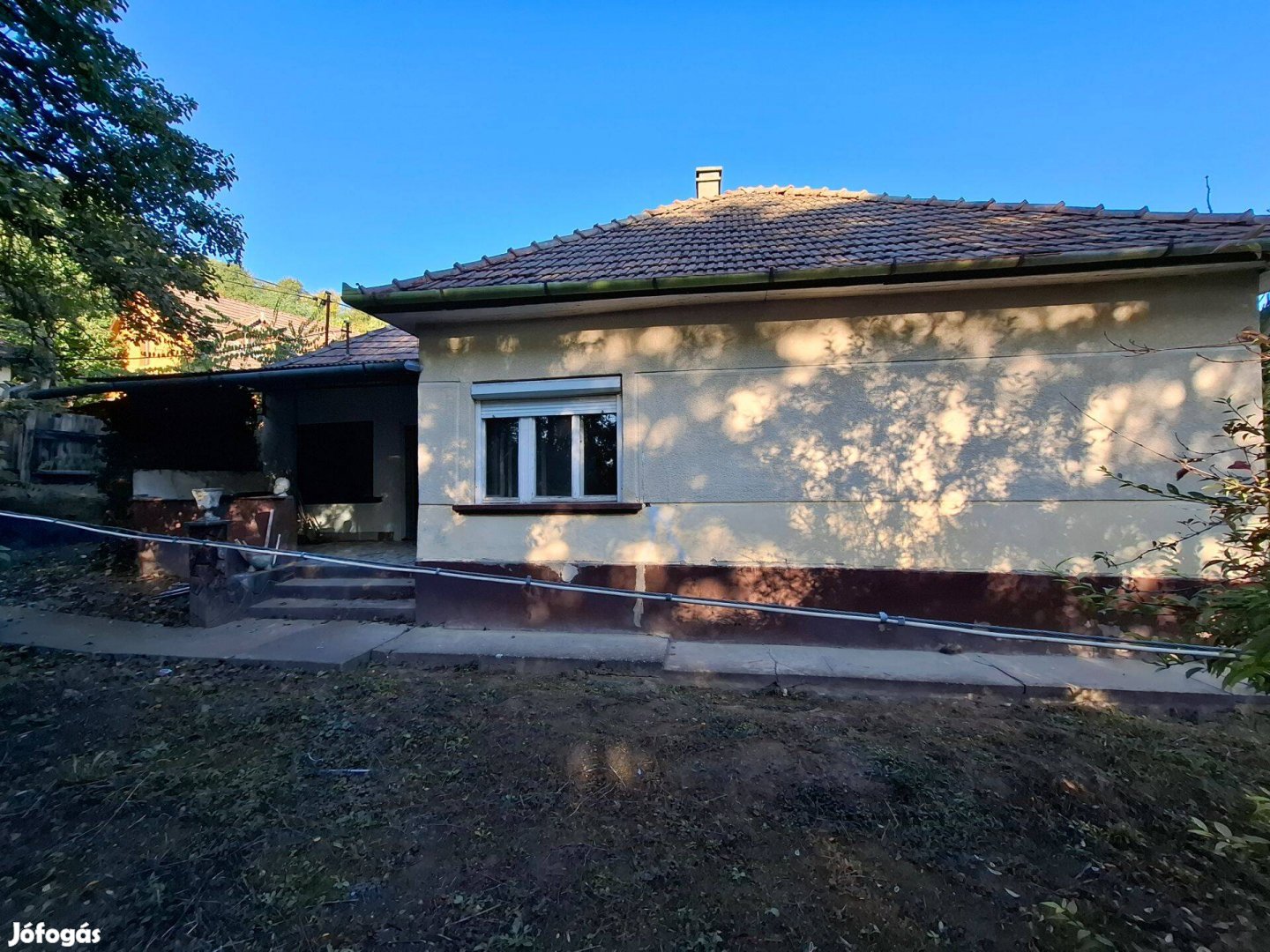 Felújítandó, 3 és fél szobás, családi ház, garázzsal,