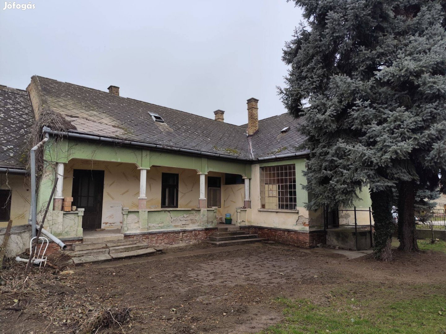 Felújítandó családi ház Lajoskomárom, Kossuth utca 1A