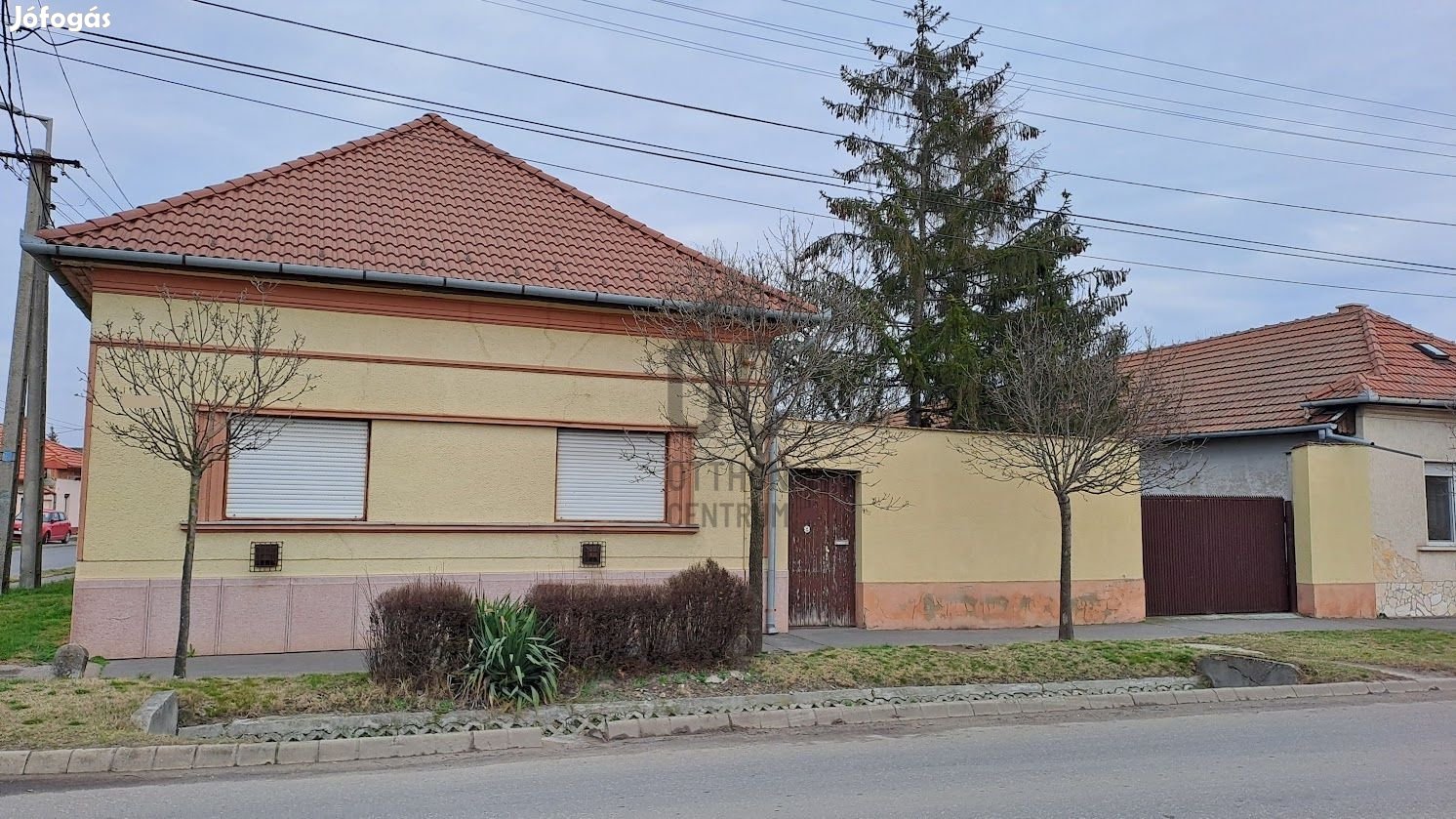 Felújítandó családi ház eladó az Aldi közelében