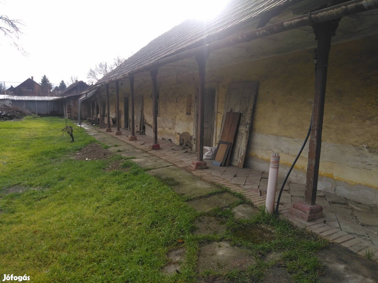 Felújítandó ház eladó