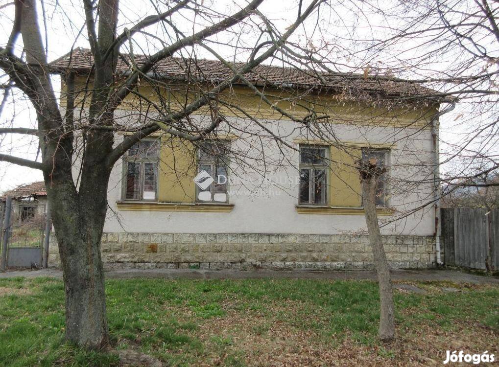 Felújítandó ház nagy telekkel Tokajban eladó
