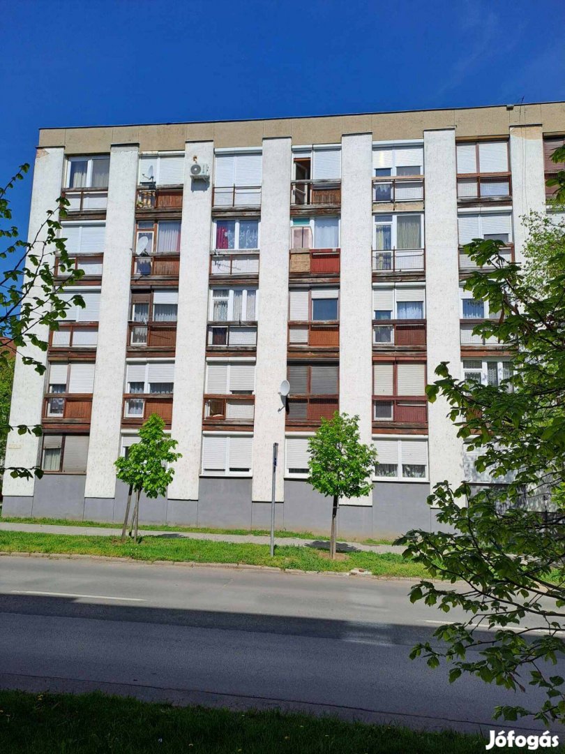 Felújítandó kis lakás a Széchenyi utcában