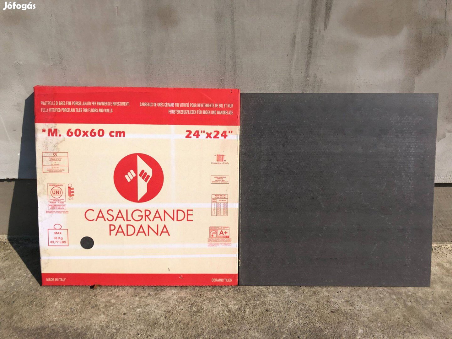 Felújitásból kimaradt burkoló lapok!