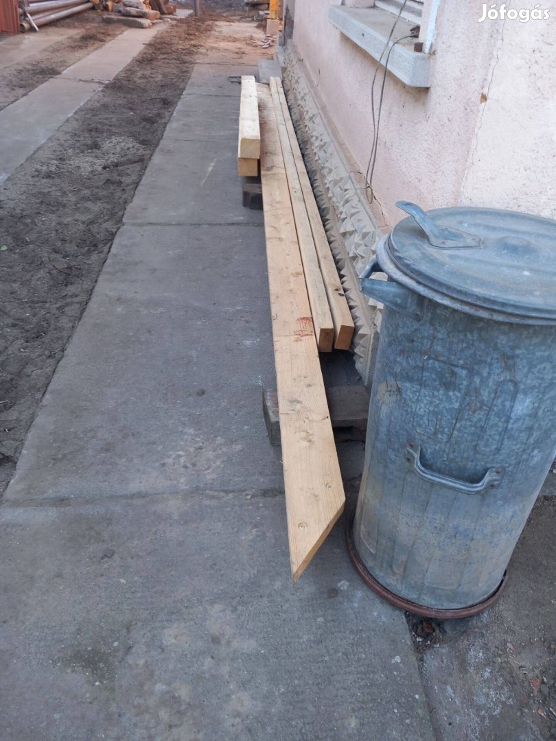 Felújításból megmaradt új anyagok egybe