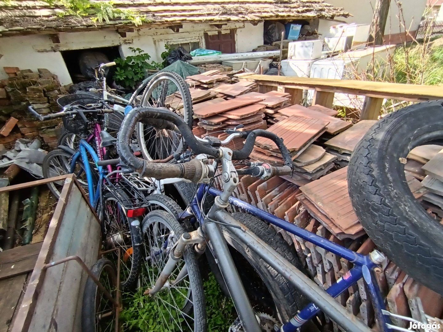 Felújítást igénylő kerékpárok
