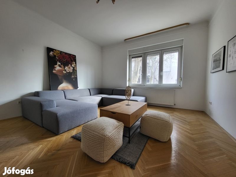 Felújított 1.emeleti téglalakás Pécs belvárosában