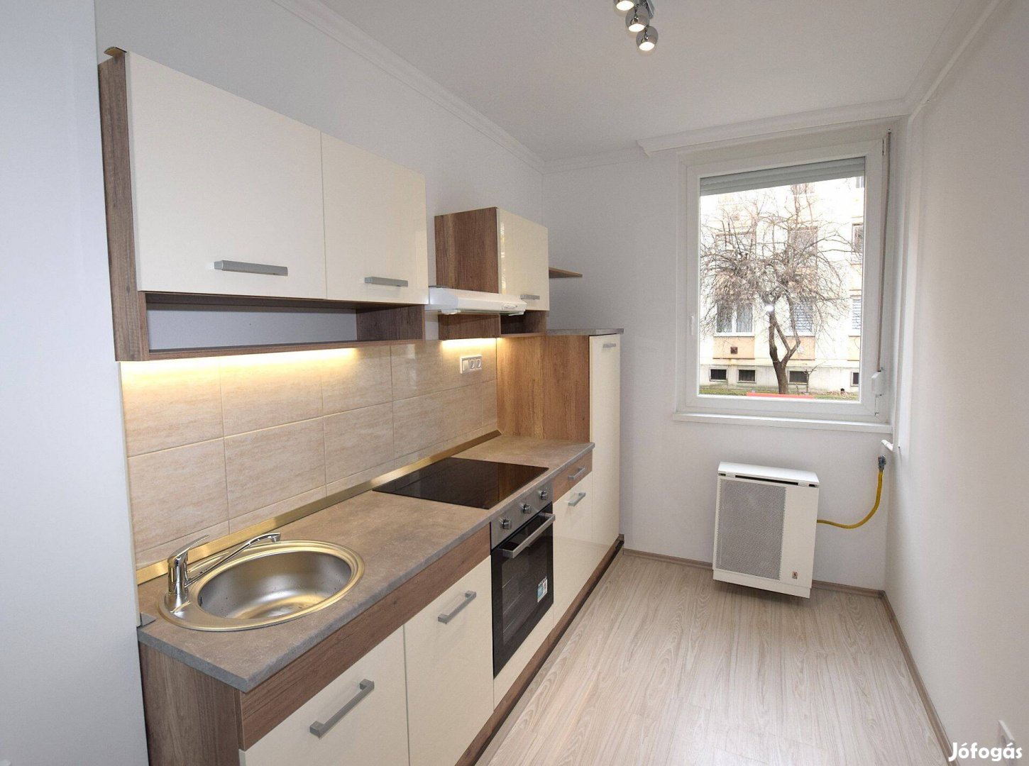 Felújított 2 szobás lakás eladó!
