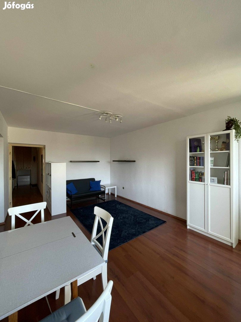 Felújított 51 m2 erkélyes panellakás a Corvin negyed mellett