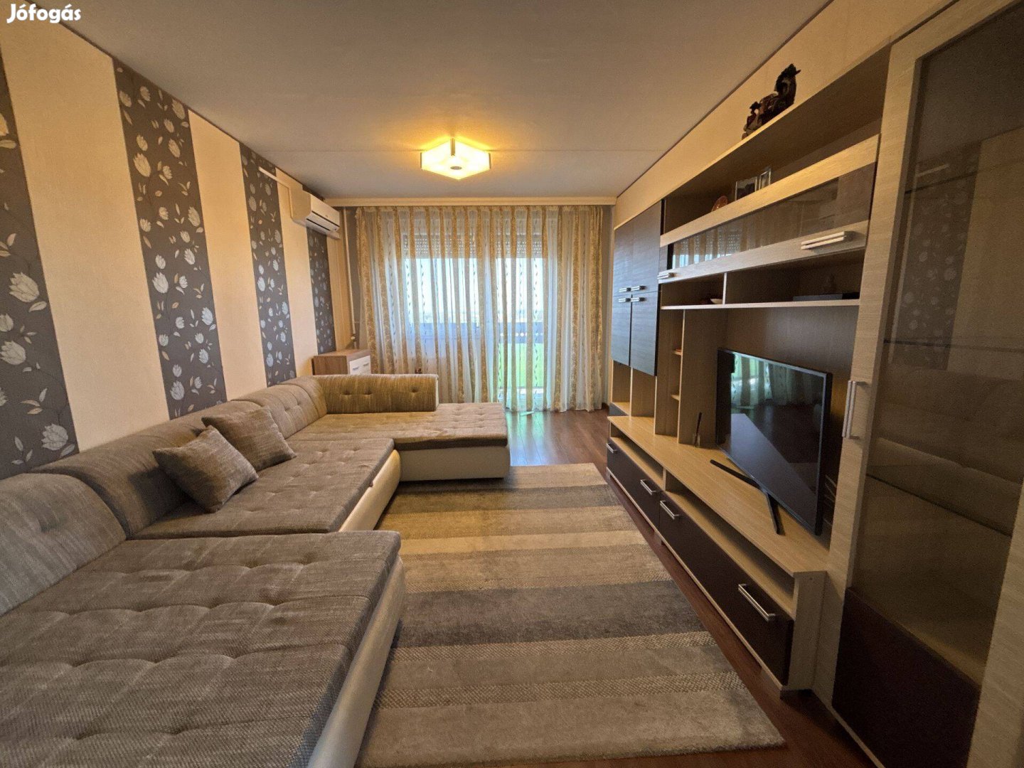 Felújított 66 nm-es lakás Újkertben eladó