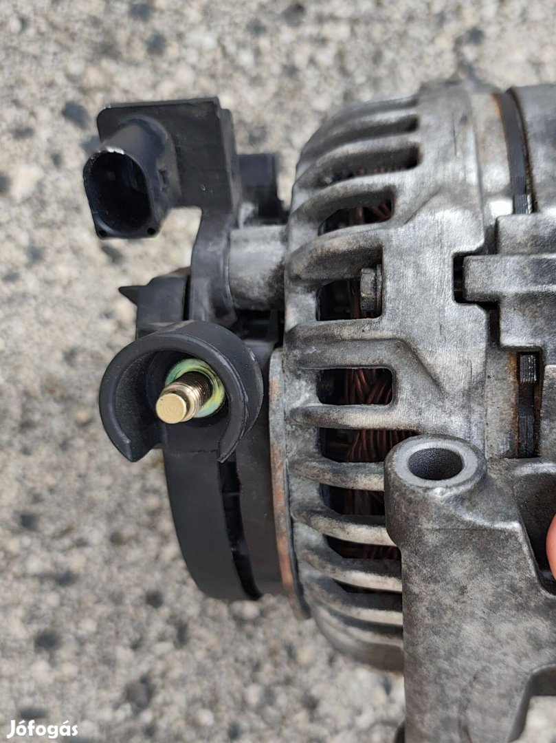 Felújított Bosch Mercedes generátor