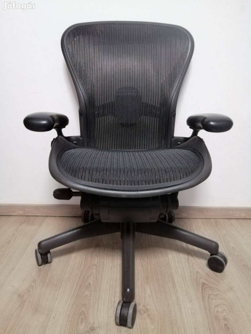 Felújított Herman Miller Aeron Classic B méret prémium gurulós irodai