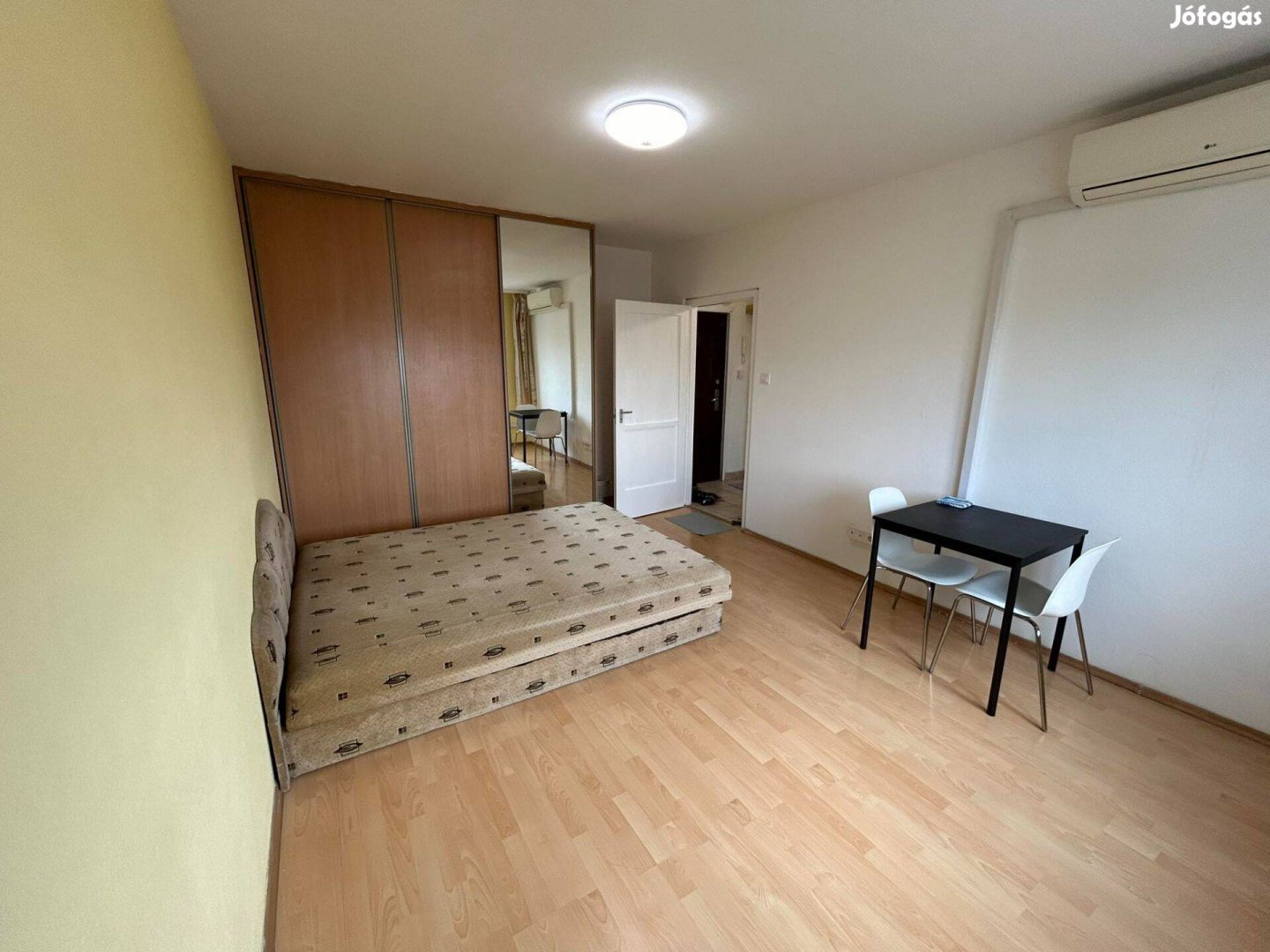 Felújított, 35 m2 (1,5 szoba) lakás Bp, Ecseri út metrómegállónál